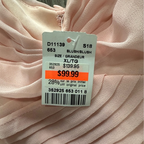 BNWT Le Chateau Dress - Picture 8 of 9